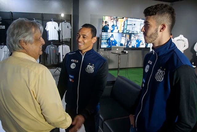 Modesto Roma em conversa com Oliveira e Gustavo