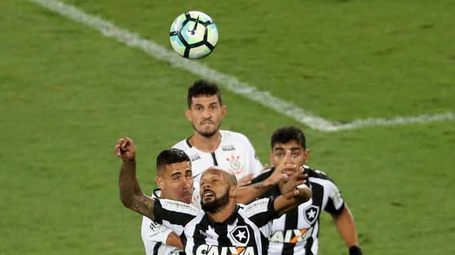 30ª rodada: Botafogo 2 x 1 Corinthians. Veja o returno do Timão nesta galeria