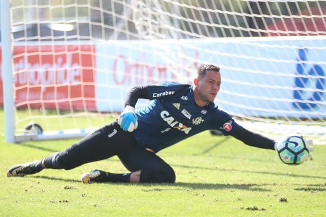 Diego Alves em treino no Ninho. O goleiro vive boa fase e vem sendo peça importante no Flamengo