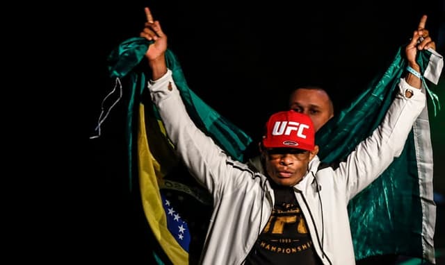 Francisco Massaranduba se apresenta no UFC São Paulo