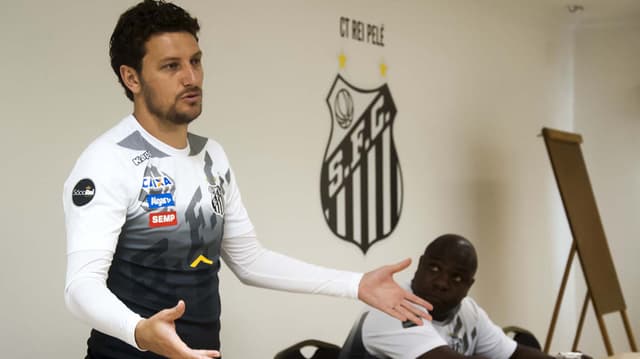 Elano vai chefiar a comissão técnica do Santos até o fim do ano