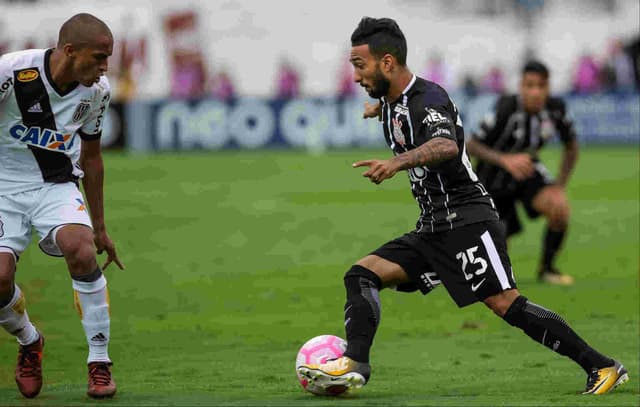 Clayson,&nbsp;em ação pelo Corinthians