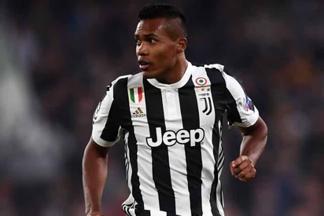 Alex Sandro (Juventus) - O lateral-esquerdo, recentemente convocado por Tite, entrou na segunda etapa da vitória da Juventus sobre o Milan, no San Siro, pelo Campeonato Italiano - diferente de Douglas Costa, que não saiu do banco.