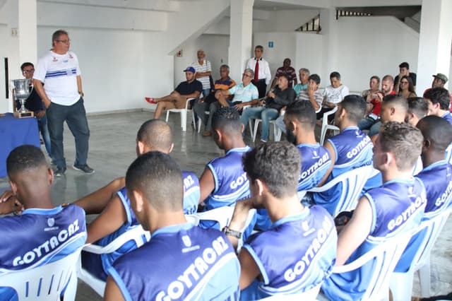 Goytacaz voltou aos trabalhos (Foto: Carlos Grevi)