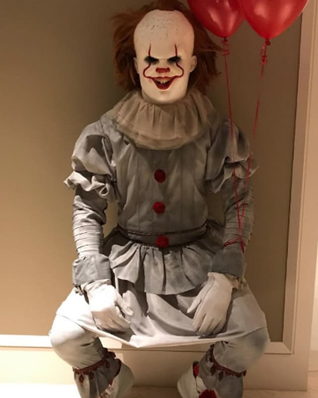 LeBron james se fantasia de "It - A Coisa" no Halloween