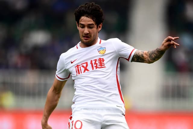 Alexandre Pato tinha troca o Internacional pelo Milan. Sequer conseguiu disputar uma Copa do Mundo até hoje. Depois do Milan, Pato retornou ao Brasil, jogou por Corinthians e São Paulo, retornou ao futebol europeu, e hoje defende o Tianjin Quanjian, da Ch