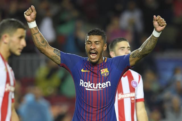 Paulinho (Barcelona) - Paulinho iniciou a dura partida contra o Sevilla, pelo Campeonato Espanhol, no banco de reservas. Entrou aos 15 minutos da segunda etapa, no lugar de Iniesta. Cumpriu bem o papel, e o time alcançou a vitória por 2 a 1 logo em seguida.