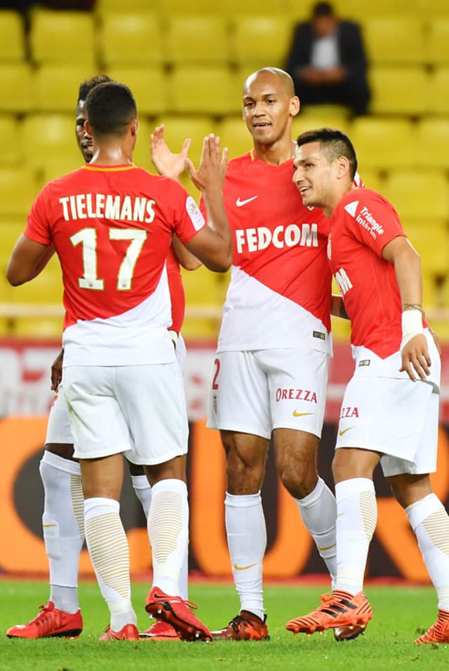 17/11 - 16h Amiens x Monaco: Mesmo jogando fora de casa, o time do Principado precisa de um triunfo para não perder contato com o líder PSG<br>