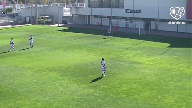 Clube espanhol cede gol de empate após marcar com adversário caído