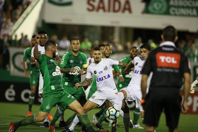 Último jogo:&nbsp;&nbsp;Santos 0 x 2 Chapecoense – Campeonato Brasileiro – Arena Condá (13/11/2017)