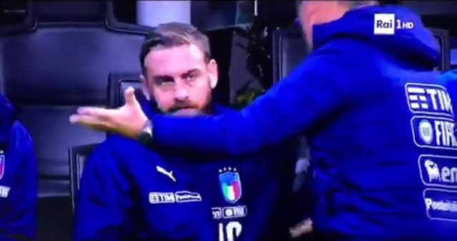 Reação de De Rossi ao ser chamado por Ventura