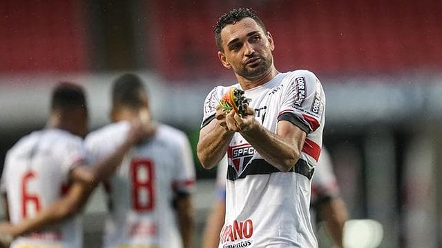 Insatisfeito com a reserva, Gilberto havia anunciado que não renovaria seu contrato