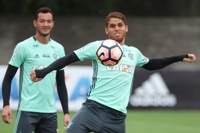 Cuéllar reencontra o ex-clube em duelo da semifinal