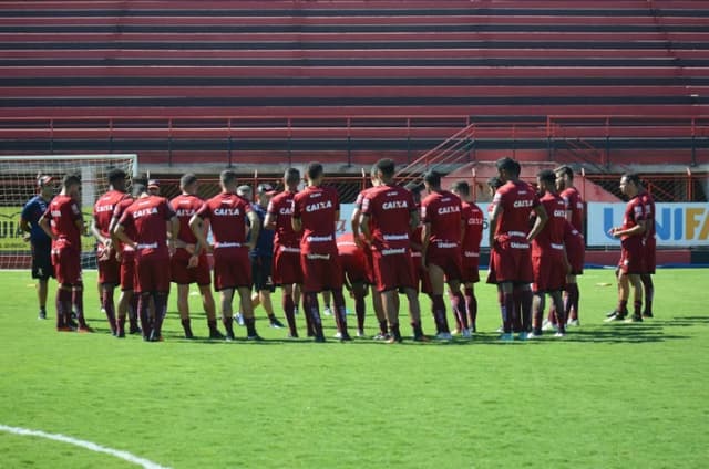 Atlético-GO mantém time que empatou com a Chapecoense para partida contra o Grêmio