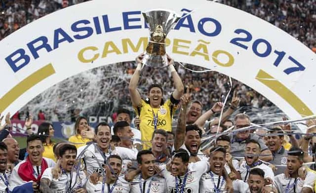 GALERIA: Veja em imagens como foi o duelo em Itaquera e a entrega da taça ao Corinthians