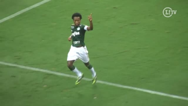 Relembre grandes momentos de Zé Roberto no Palmeiras