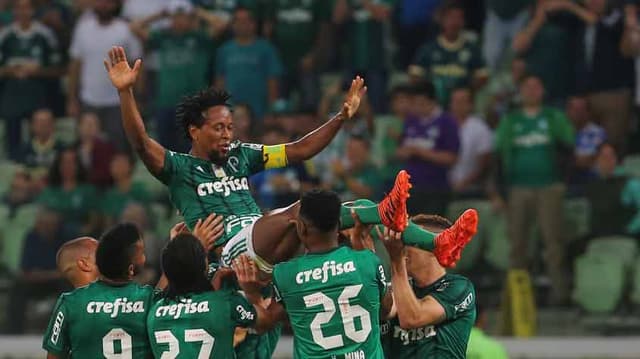 Zé Roberto foi homenageado e se despediu dos gramados com a camisa do Palmeiras. Veja uma galeria de imagens da partida