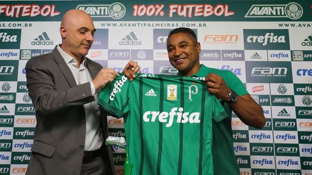 Roger é apresentado no Palmeiras