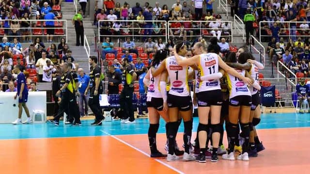 SUPERLIGA FEMININA 17/18: Dentil/Praia Clube vence Sesc RJ e segue invicto