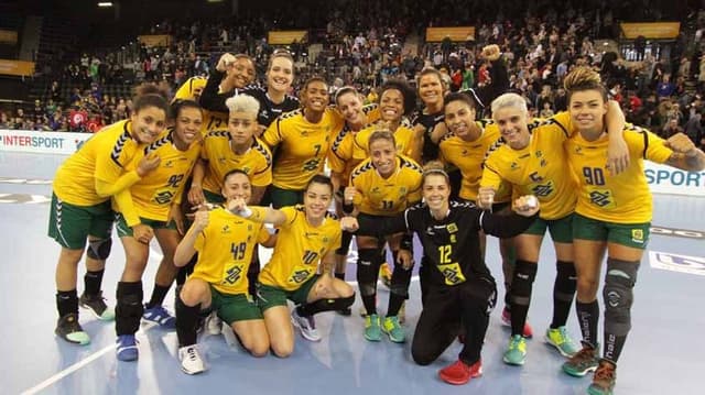 Brasil vence a Tunísia e soma três pontos no Mundial Feminino de Handebol