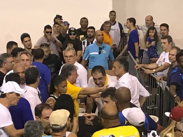 GALERIA: Veja imagens da eleição no Santos