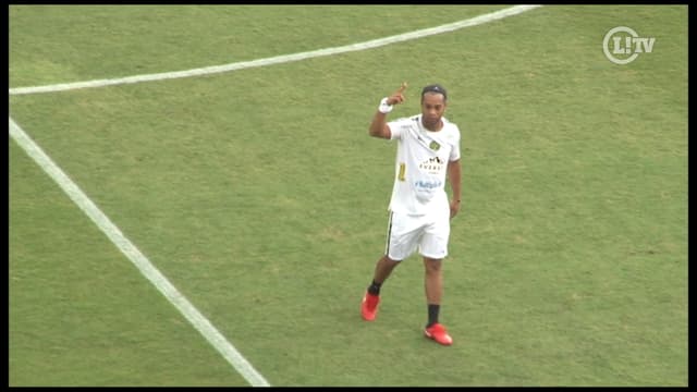 Ronaldinho Gaúcho em amistoso beneficente no Pacaembu