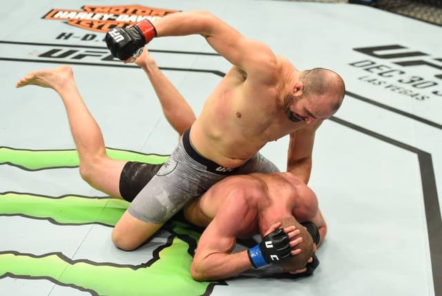 Glover Teixeira nocauteou Misha Cirkunov no primeiro round