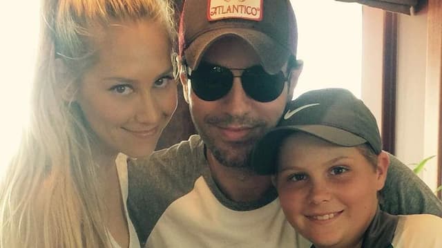 Enrique Iglesias com a Anna Kournikova