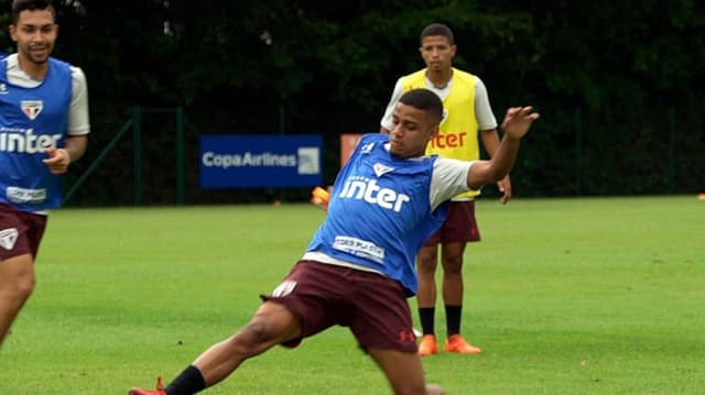 O garoto Brenner mostra toda sua disposição durante a pré-temporada no CT da Barra Funda&nbsp;