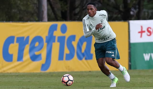 Mina pediu ao Palmeiras para ser negociado agora com o Barcelona (ESP) e está perto de acertar sua ida para a Espanha. Sem o principal zagueiro do elenco, muitos torcedores pedem que o clube contrate. Mas, embora atenta ao mercado, a diretoria deixará Roger avaliar primeiro o material que tem. Veja quais os zagueiros do Verdão diante da iminente saída do colombiano.