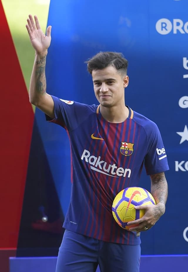 Clube com elenco mais valioso do mundo, segundo o site Transfermarkt, o Barcelona abriu boa distância na primeira colocação após a contratação de Philippe Coutinho. O elenco do Barça agora está estimado em&nbsp;992,5 milhões de euros (R$ 3,7 bilhões). Confira o top 15 mundial.