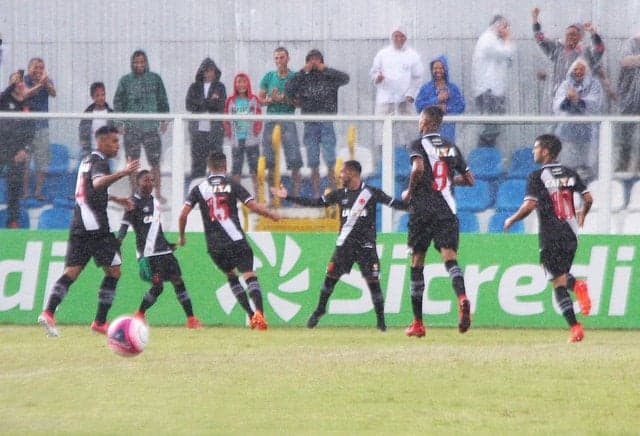 Hugo Borges comemora gol da classificação na Copinha. Confira outras imagens na galeria do LANCE!