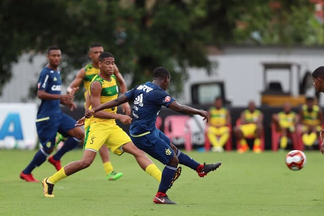 Fla vence Resende em jogo-treino no Ninho do Urubu