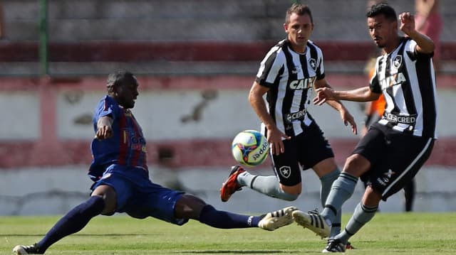 Botafogo - Madureira 2 x 0 Botafogo, em Moça Bonita - Carioca 2017