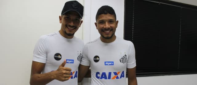 Yuri e Yan renovam com o Santos