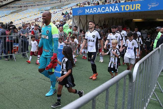 Se o ataque do Botafogo não conseguiu furar a defesa tricolor no clássico deste sábado, o goleiro Jefferson foi um dos responsáveis por segurar a defesa do Botafogo (ele chegou a tomar um gol, mas anulado) e recebeu a maior nota do duelo. Veja a avaliação na galeria a seguir