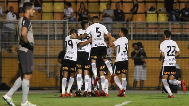 Jogando no Pacaembu, o Corinthians saiu atrás do placar, mas jogou melhor e conseguiu buscar a virada com gols de Balbuena e Clayson, que entrou no segundo tempo e mudou a história da partida. Estreante da noite, o meio-campista Mateus Vital sentiu a pressão e não conseguiu ter um bom desempenho. Veja as notas do Lance! (por Yago Rudá)