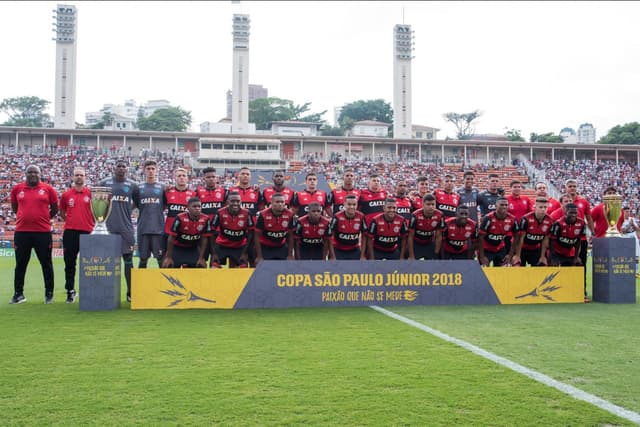 A Copa São Paulo de Futebol Júnior foi disputada pela primeira vez em 1969. A edição deste ano, a 49ª da história, foi conquistada pelo Flamengo nesta quinta-feira, após vitória por 1 a 0 sobre o São Paulo na decisão. Agora, o Rubro-Negro tem quatro títulos (1990, 2011, 2016 e 2018 [foto]).