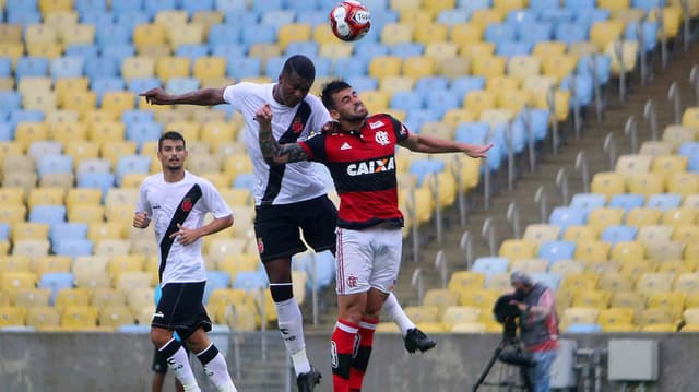 Flamengo e Vasco fizeram um clássico sem brilho neste sábado, no Maracanã, em duelo válido pelo Carioca. Com muitos erros, o Rubro-Negro não conseguiu balançar as redes. Vinicius Júnior, Lucas Paquetá e Marlos Moreno - que fez sua estreia - se salvaram: 0 a 0. Veja, abaixo, as notas do LANCE! para o Clássico dos Milhões (avaliações por Felippe Rocha).