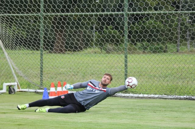 Tiago Machowski em treino no Santa Cruz