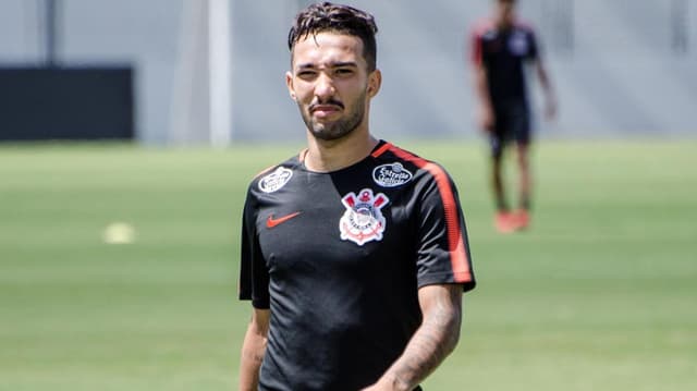 Clayson em treino do Corinthians