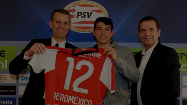 Hirving Lozano anunciando a nova patrocinadora do PSV