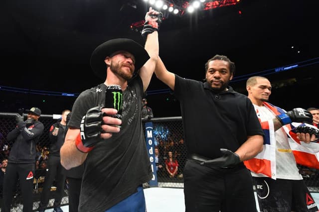 Donald Cerrone nocauteou Yancy Medeiros no UFC Austin