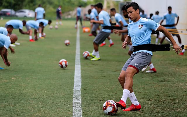 Marlon durante treino no CT Pedro Antonio