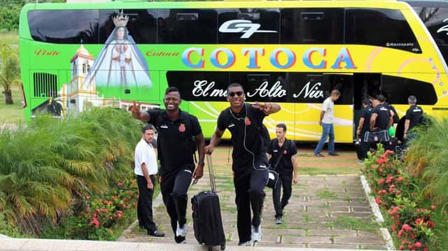 Confira a seguir a galeria especial do LANCE! com imagens do Vasco na chegada na Bolívia nesta segunda-feira