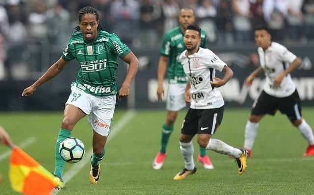 Corinthians e Palmeiras abrem mais uma temporada do Dérbi neste sábado, às 17h, na Arena Corinthians. É o quinto ano em que ao menos um dos clubes tem uma arena disponível para o clássico. Desde 27 de julho de 2014, Timão e Verdão jogaram 12 vezes - apenas duas aconteceram no Pacaembu. O Alvinegro tem três vitórias, duas derrotas e um empate em Itaquera. O Alviverde tem uma vitória, duas derrotas e um empate no Allianz Parque. Confira...