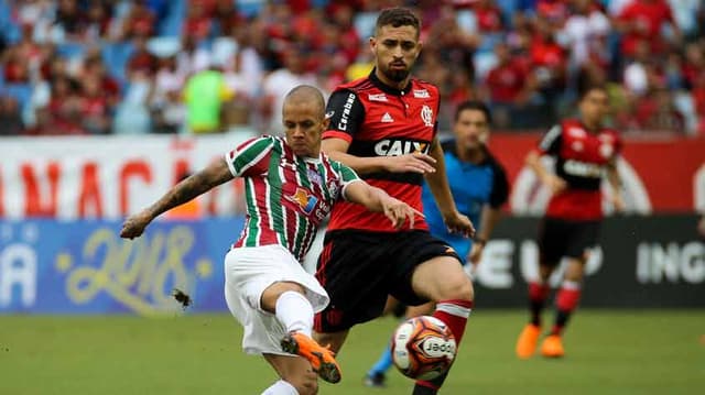 O Flamengo não teve motivos para comemorar neste sábado. Com uma atuação coletiva muito ruim, o Rubro-Negro foi presa fácil para o Fluminense: 4 a 0. Na Arena Pantanal, a defesa do time de Paulo César Carpegiani não se encontrou e bateu cabeça em diversos momentos. Rômulo, Cuéllar, Trauco e Léo Duarte foram os piores no clássico. Confira, a seguir, as avaliações do LANCE! (Notas por Matheus Dantas - matheusdantas@lancenet.com.br)