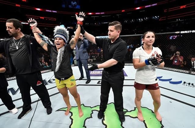 Jessica Andrade venceu Tecia Torres no UFC Orlando