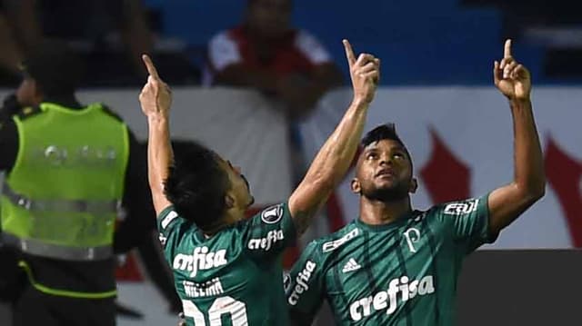 O Palmeiras começou bem sua campanha na Libertadores de 2018. Com um a mais desde o início de jogo, o time fez 3 a 0 no Junior Barranquilla, na Colômbia, e deu a resposta depois da derrota para o Corinthians, no último sábado. Bruno Henrique, que entrou na vaga de Tchê Tchê, foi o grande destaque de um jogo que contou com boas atuações de Jailson, Dudu e Borja e mais. Veja as notas a seguir. (Por Thiago Ferri)