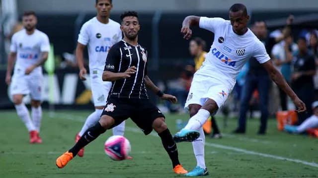 O Corinthians parecia ter o clássico controlado até a queda de energia no Pacaembu. O time não soube segurar a pressão adversária nos minutos finais e, após abrir o placar com Renê Júnior, sofreu o empate. Mas, ainda assim, os volantes foram os destaques do time de Carille no 1 a 1 diante do Santos, neste domingo. Confira as notas do L! (por William Correia)